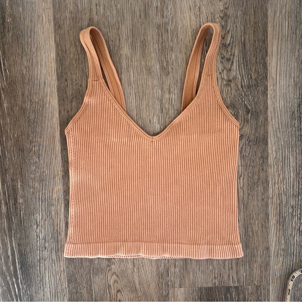 Bella Seamless ribbed tan cropped top - Picture 4 of 6